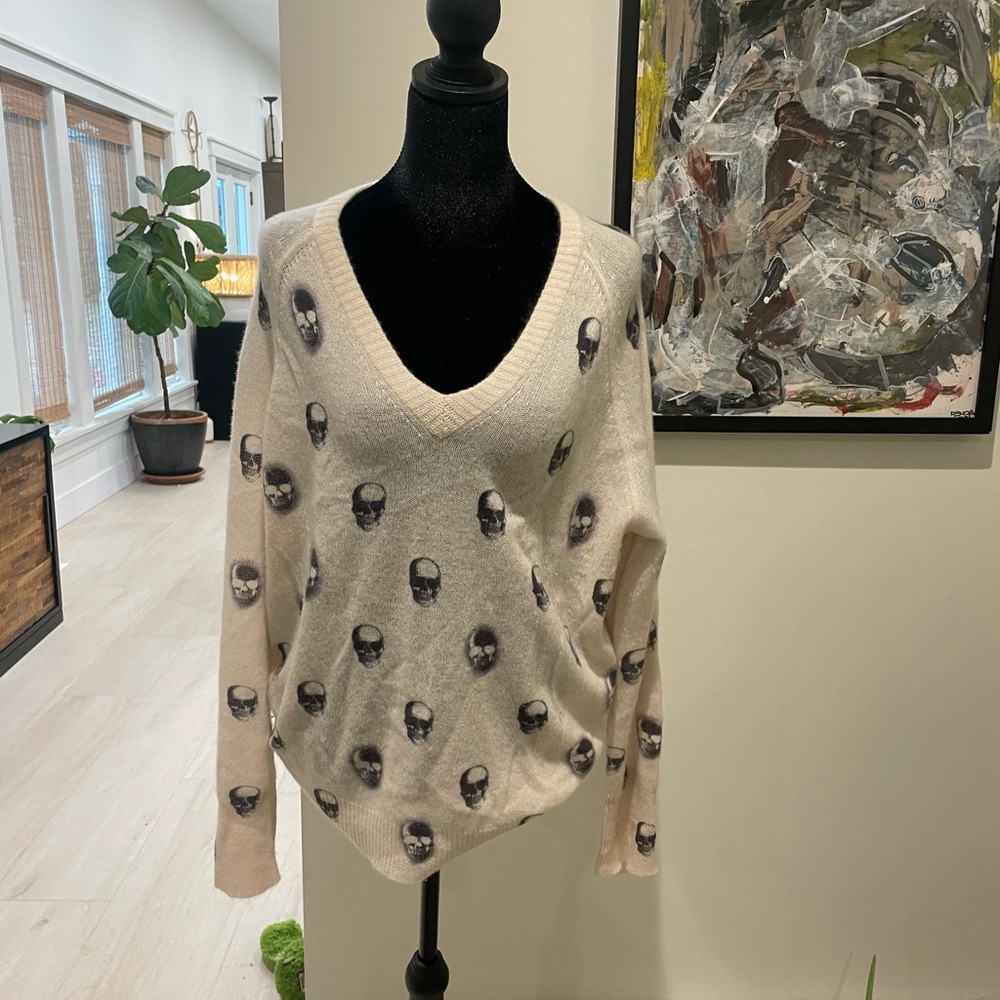 Skull Cashmere Cream V-Neck Skull-Pattern Sweater